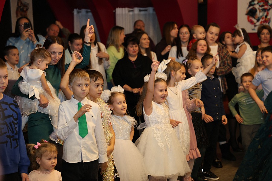 21 декабря 2025 г. Новогодняя сказка для детей сотрудников