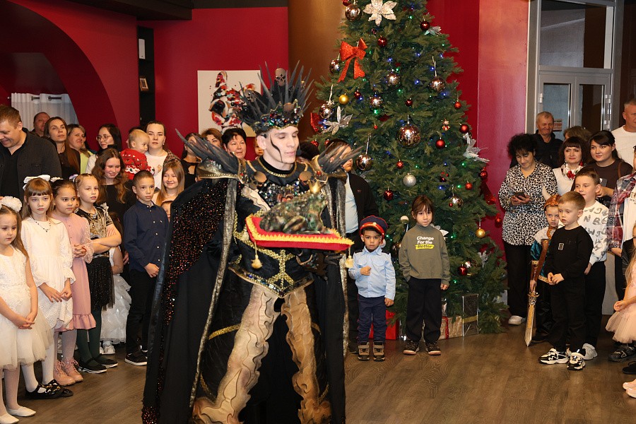 21 декабря 2025 г. Новогодняя сказка для детей сотрудников