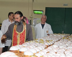 02 апреля на Кондитерском комбинате «Кубань» состоялся обряд освящения пасхальных куличей