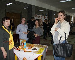 Кондитерский комбинат «Кубань» поздравил студентов КубГАУ с Международным женским днем