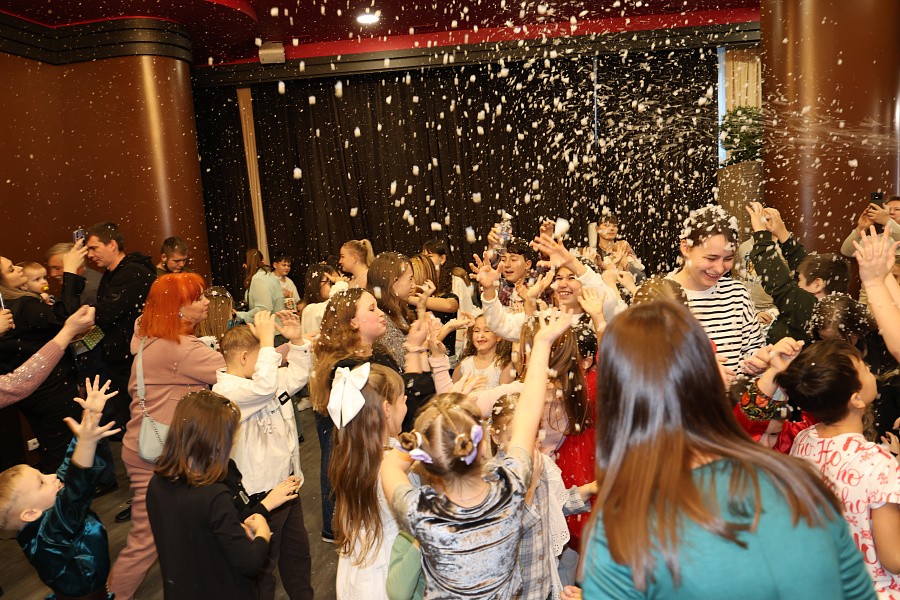 21 декабря 2025 г. Новогодняя сказка для детей сотрудников